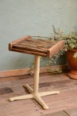 流木のサイドテーブル